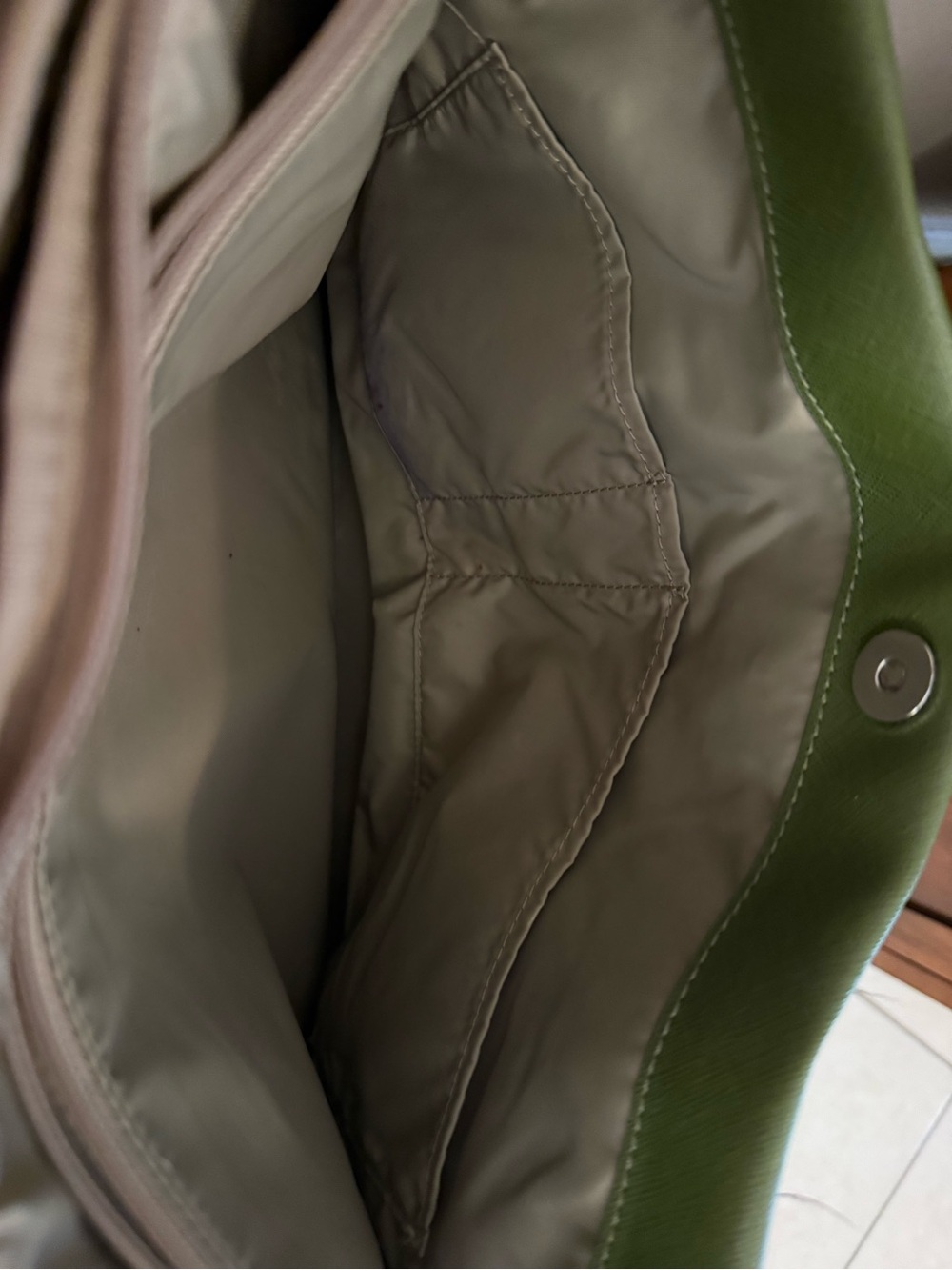 Tumi Green Tote with Tortoiseshell Tag, lots of pockets and laptop holder - Picture 9 of 13